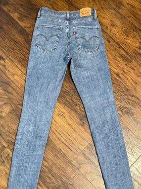 Levi’s 721 High Rise Skinny Jeans – Light Blue